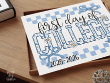 First Day Of College Sign Toile PRINTABLE, Gingham School Sign, Photo Prop, Daisy Cute Elegant Coquette Whimsical